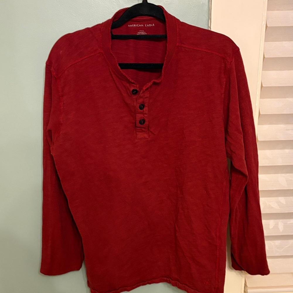 American Eagle Men’s XL Red Henley Long Sleeve Shirt Distressed Casual